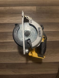 DEWALT 20V MAX Cordless 6.5 in. Sidewinder Style Circular Saw (Tool Only)