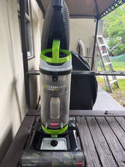 La aspiradora la BISSELL CleanView Swivel Pet Upright Bagless Vacuum Cleaner, Green 2252.