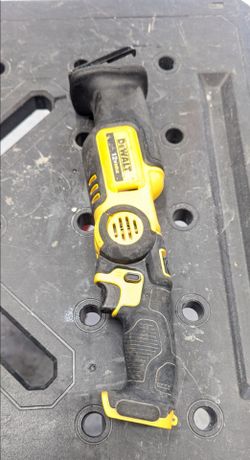DEWALT 12V sawzall cut off tool