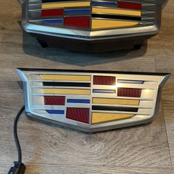 OEM 25-26 Cadillac Escalade Front Illuminated & Rear Push-Button Emblems – Take-Off Set