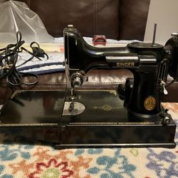 Vintage Singer Featherweight 221