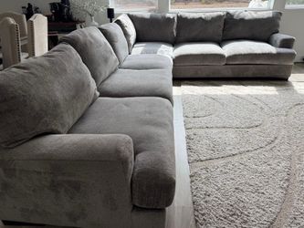 🛋️ Oversized Gray Sectional Sofa + Ottoman – Super Comfortable!