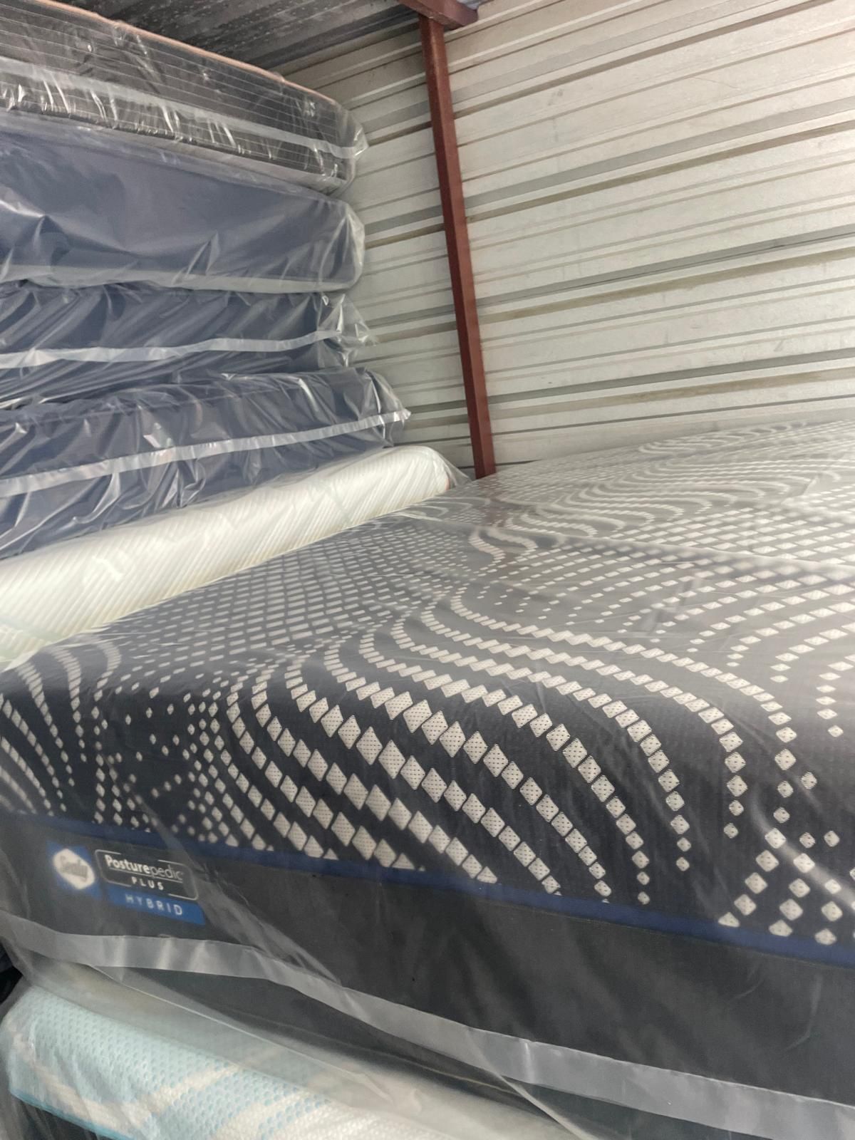 King Mattress Sealy Plus Hybrid 15” inches Offers $1,199