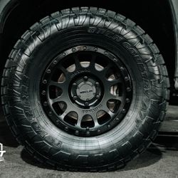 Method 305 Double Black 17x8.5 +0 6x5.5 W/ 315/70 Toyo At3 Wheel Package