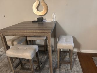 Table With 4 Stools