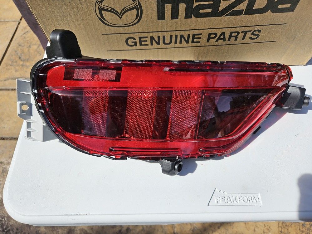 New! 2017-2021 Mazda CX5 Rear Left Bumper Reflector Light $50