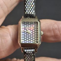 Nine West Ladies Watch With Unique Rectangular Face & A Holographic Honeycomb Pattern Leather Band NEW BATTERY Works Great