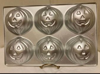 6-Cavity Jack-o'-Lantern Baking Pan