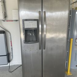 Frigidaire Side by Side Refrigerator & Freezer