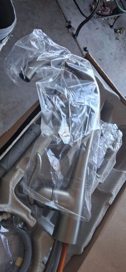 Kitchen faucet brush nickel