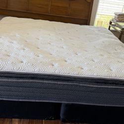 USED KING SIZE PILLOWTOP MATTRESS ONLY 