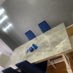 Dinning Table 