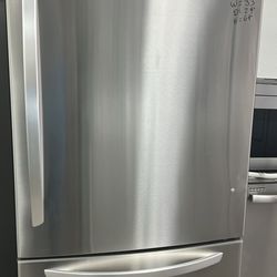 Refrigerator LG W33” D29” H69” 2 Doors with ice maker working perfect with warranty delivery available
