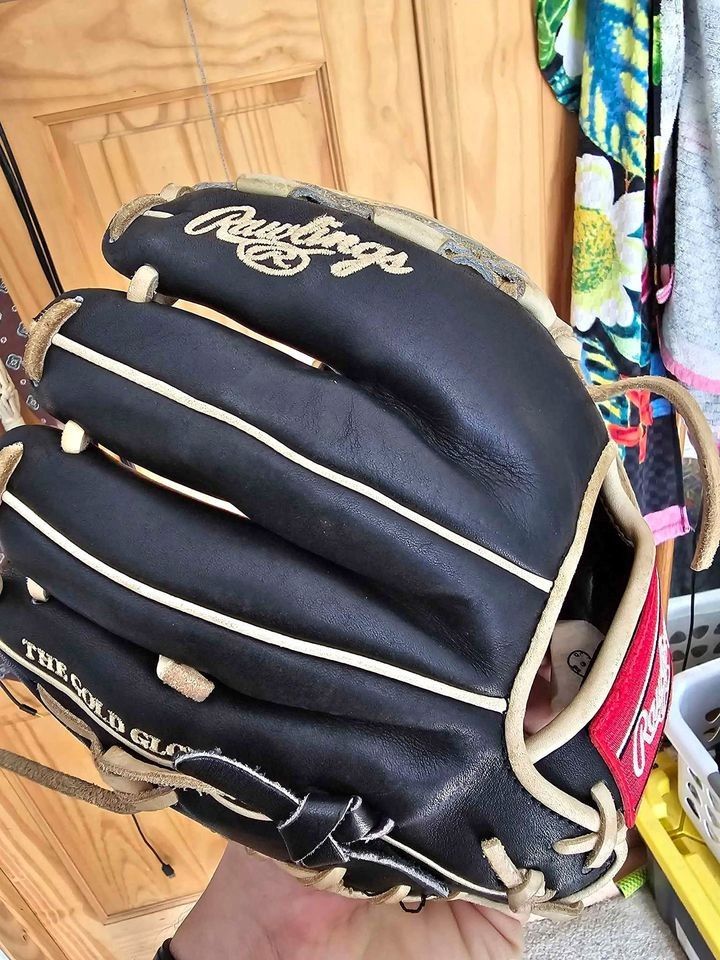 Heart Of The Hide Baseball Glove