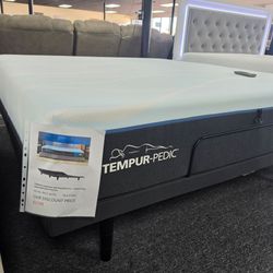 Tempur-Pedic LuxeBreeze Soft King Mattress with Ergo Adjustable Base 🚚WE DELIVER🚚