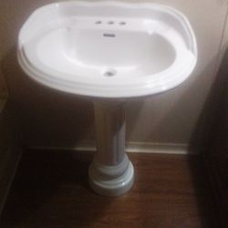 Pedestal Sink,   By,Glacier Bay, Victoria Style 