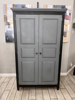 VTG Ethan Allen Solid Maple Farm-Style Media/Armoire (repainted) 72x43x19.5 In.