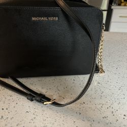 Michael Kors Purse 60$