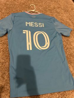 Hardly ever worn, perfect condition.