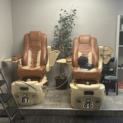 2 Luminous Spa Pedicure Chairs – Excellent Condition ✨