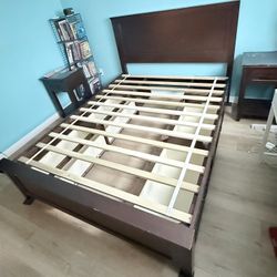 Pottery Barn Teen Hampton Storage Bed (Queen size)