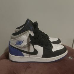 Jordan 1 Mid