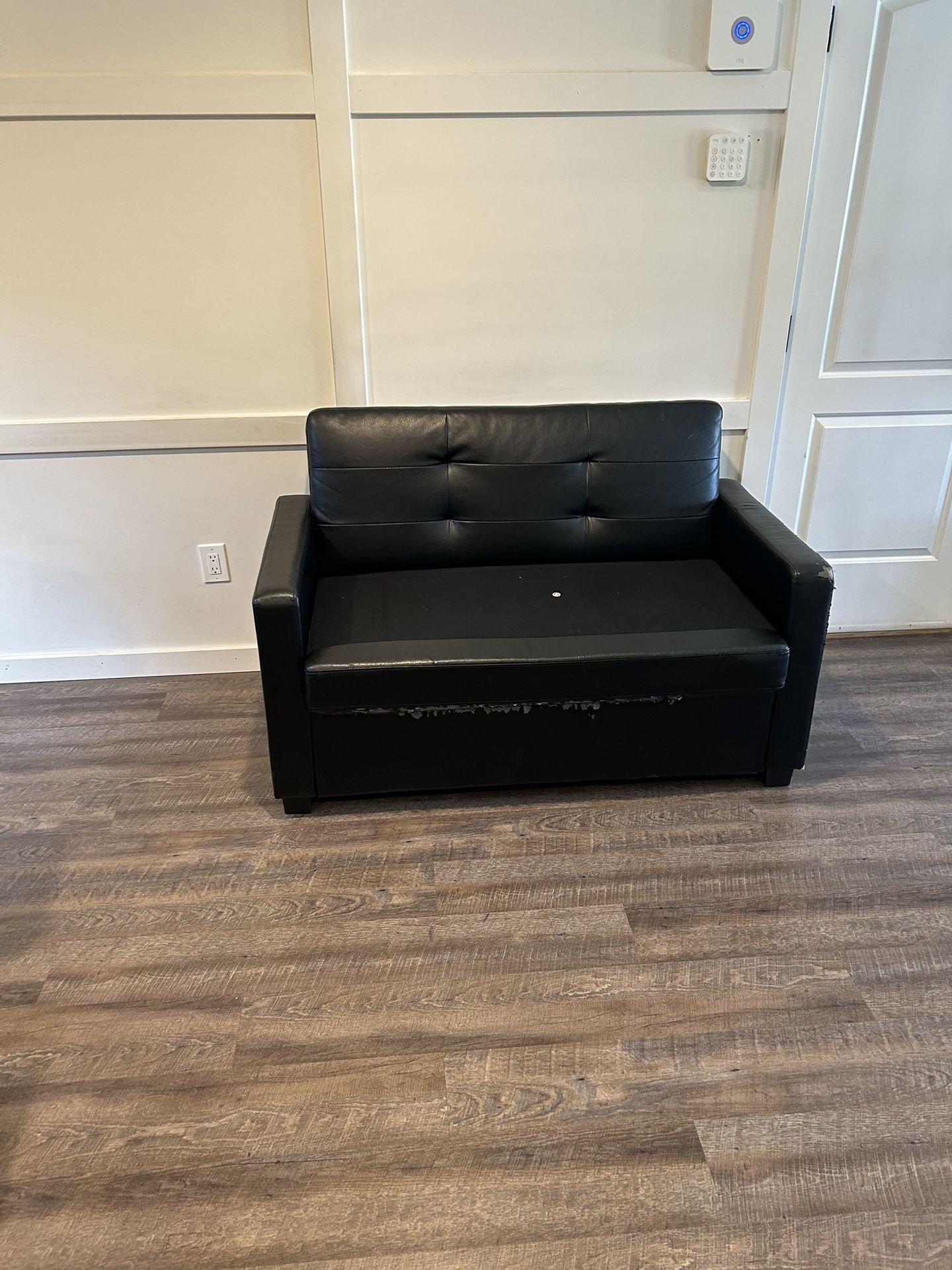 FREE - Sofa / Sofa Bed (Twin)