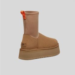 UGG SIZE 8