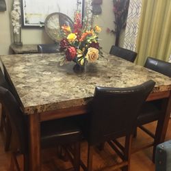 Dining room table 6 Chairs 