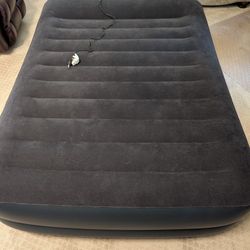 Queen Air Mattress w/ Internal Pump
