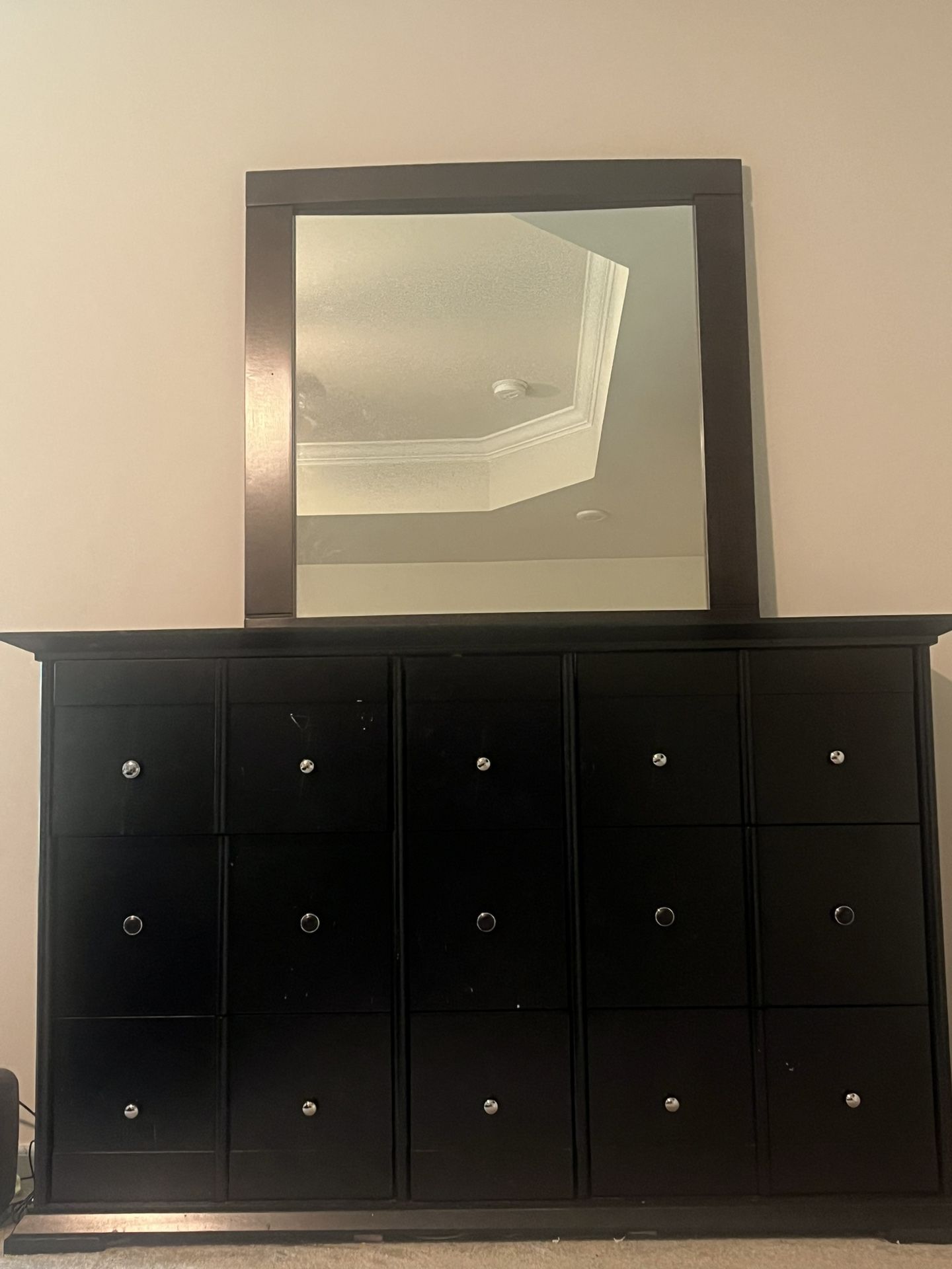 Dresser With Mirror