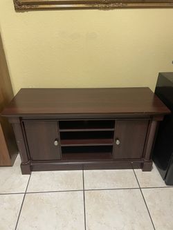 TV Stand (READ DESCRIPTION)