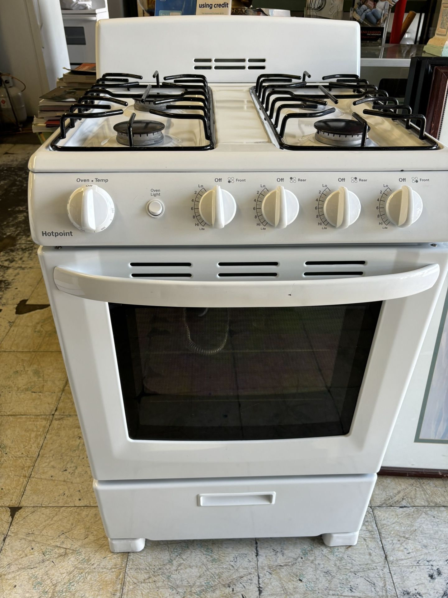 Hotpoint 24” Inch Gas Stove for Sale in San Bernardino, CA OfferUp