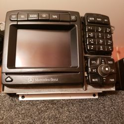 Mercedes S Series RADIO and CD changer.