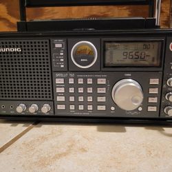 Grundig Eton Satellit 750 Communications Receiver FM LW MW SW Air HAM