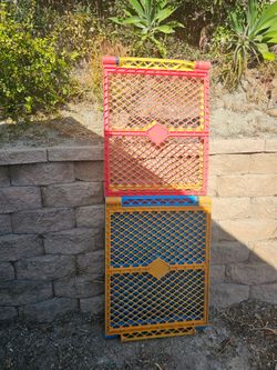 Free enclosure for small pets or fencing off