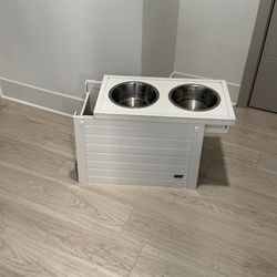 Dog bowl container