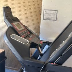 Treadmill (Sole F63)