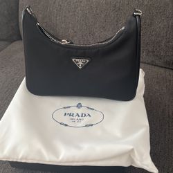 Vintage Prada BN1834 Tessuto Sacca Sottospalla Handbag Black Nylon for Sale  in Kings Park, NY - OfferUp