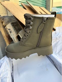 Girls boots size 11
