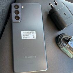 Samsung Galaxy S21  , Unlocked   for all Company Carrier ,  Excellent Condition Like New 