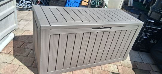 NEW - Beautiful 😍 75 Gallon 46x21x19 Outdoor Deck Box,Waterproof Resin Outdoor Storage Boxes, Outside Storage Lockable Container for Garden Tools,In
