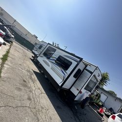 2018  RV.  FOREST  RIVER 
