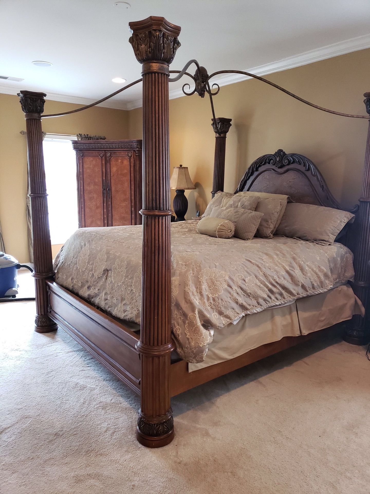 Pulaski solid wood king bedroom set