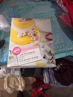 Cake Decorating Kit