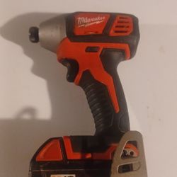 Milwaukee M18 impact driver with XC4.0 battery 