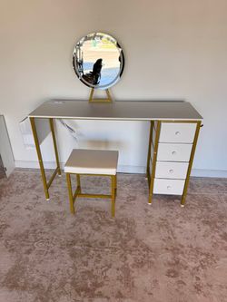 White and Gold Vanity Desk with Lighted Mirror and Stool