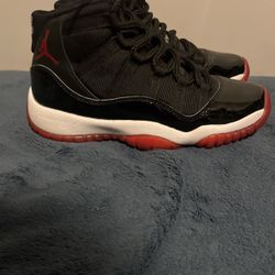 Jordan 11 Bred Size 4