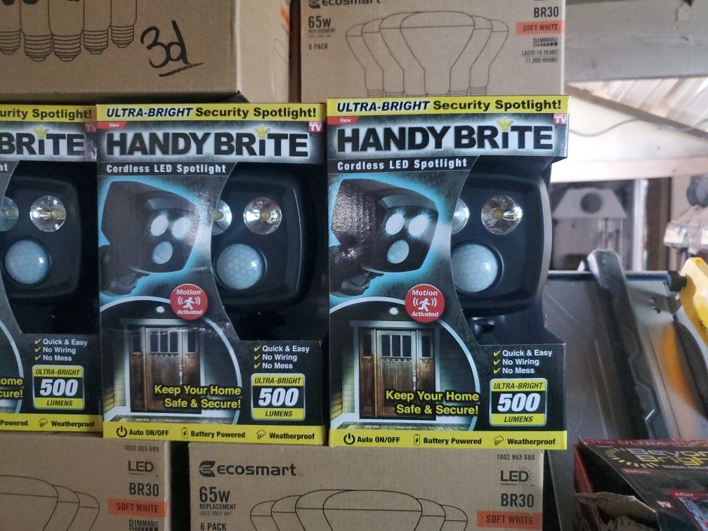 Handy bright cordless LED spotlight with motion detection