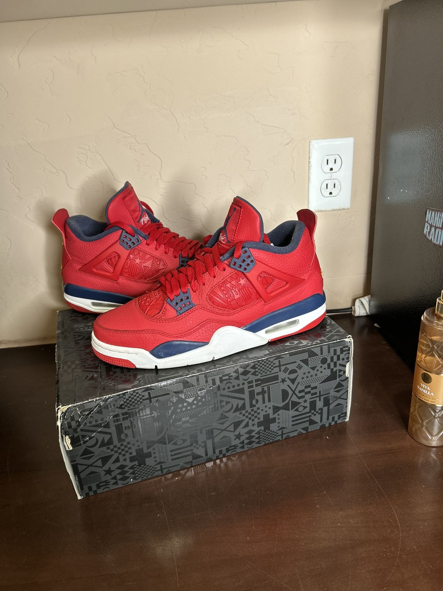 Jordan 4 Retro Fiba Size 9.5